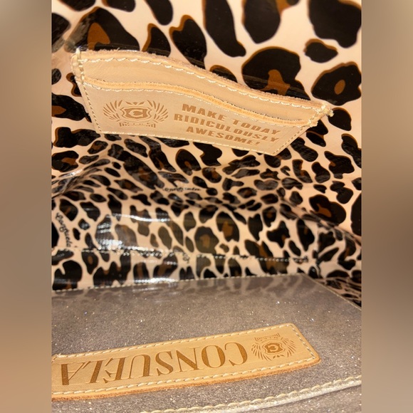 Beautiful Consuela Downton Crossbody Everleigh - Picture 5 of 16